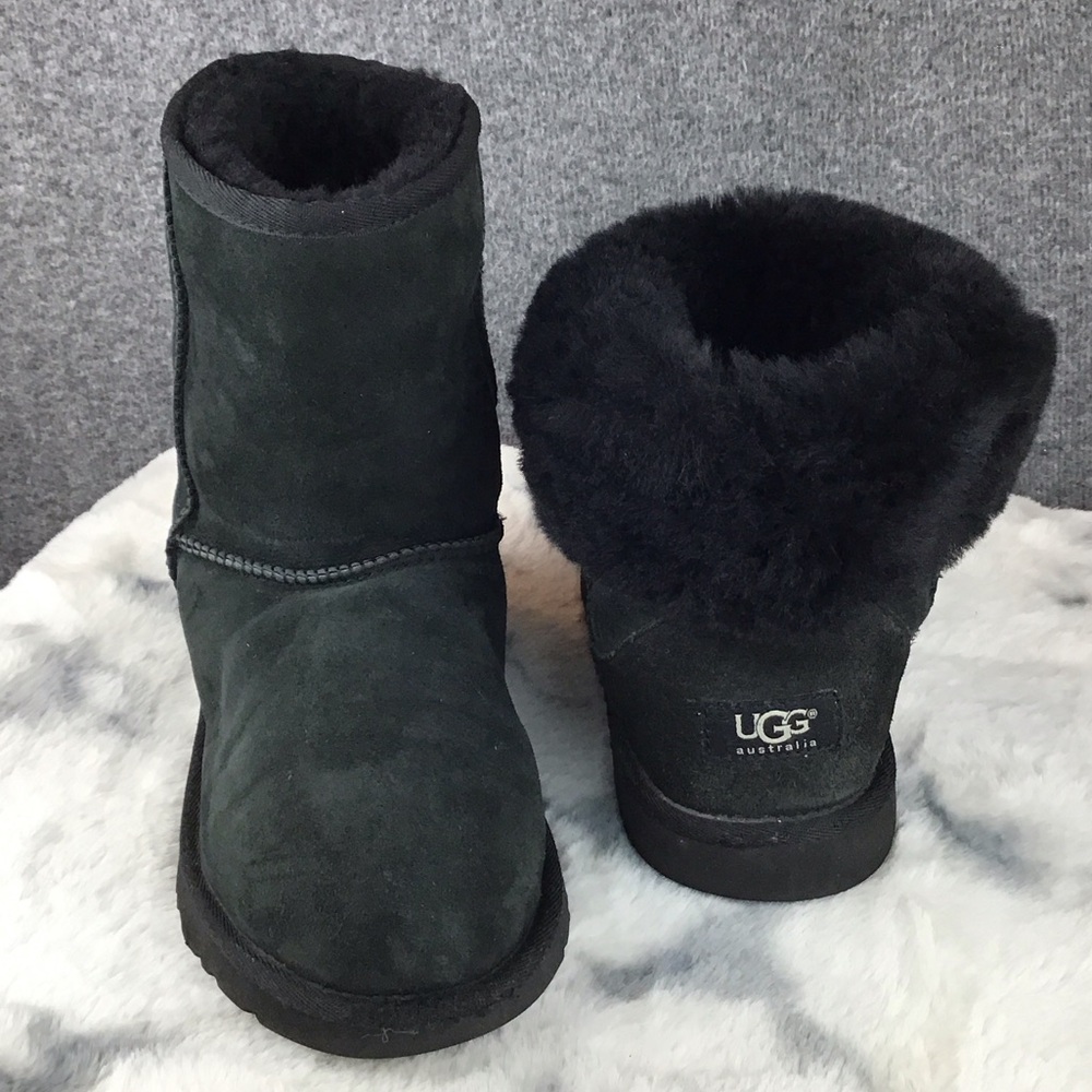 UGG Classic Short Black Boots‎ Size 6